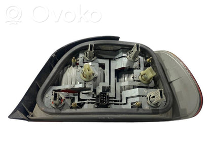 Задний фонарь в кузове