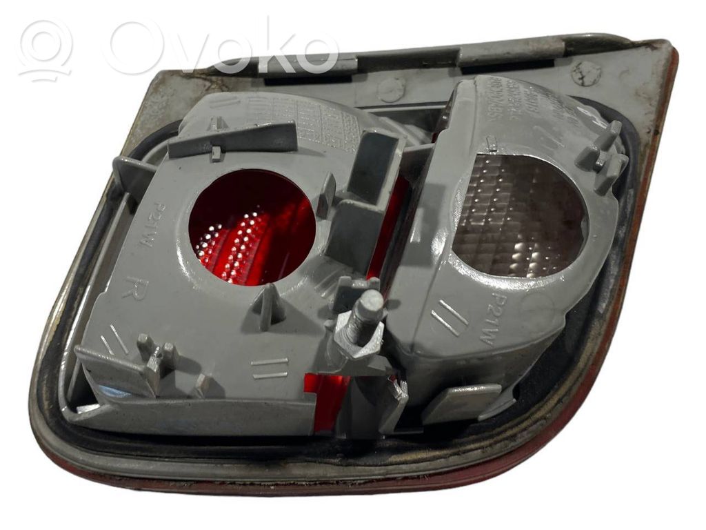 Aizmugurējais lukturis pārsegā