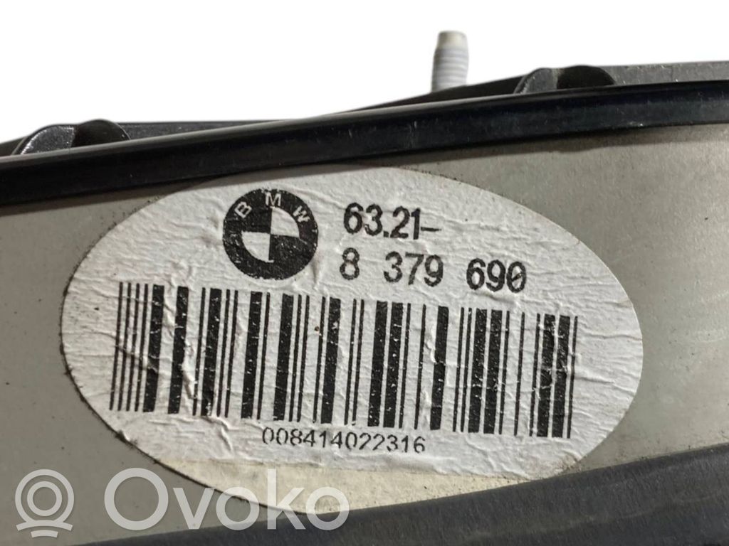 Aizmugurējais lukturis pārsegā