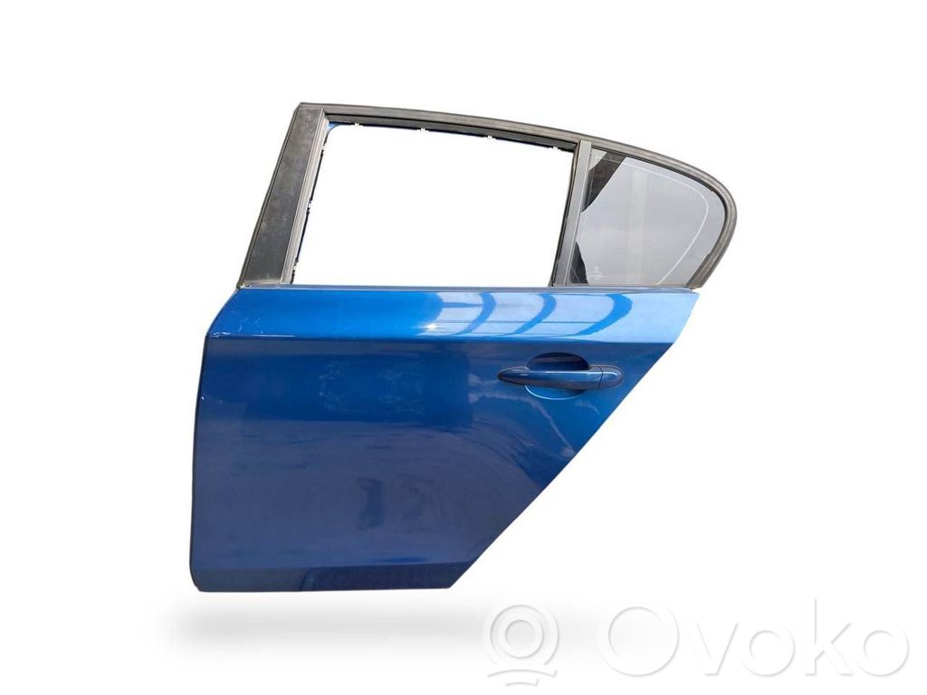 Aizmugurējās durvis