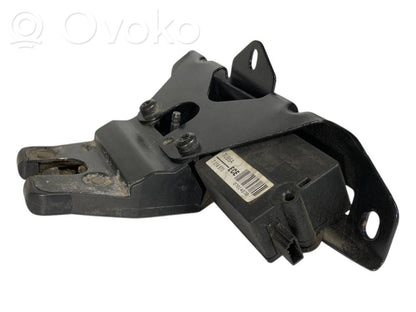 Aizmugurējā pārsega slēdzene