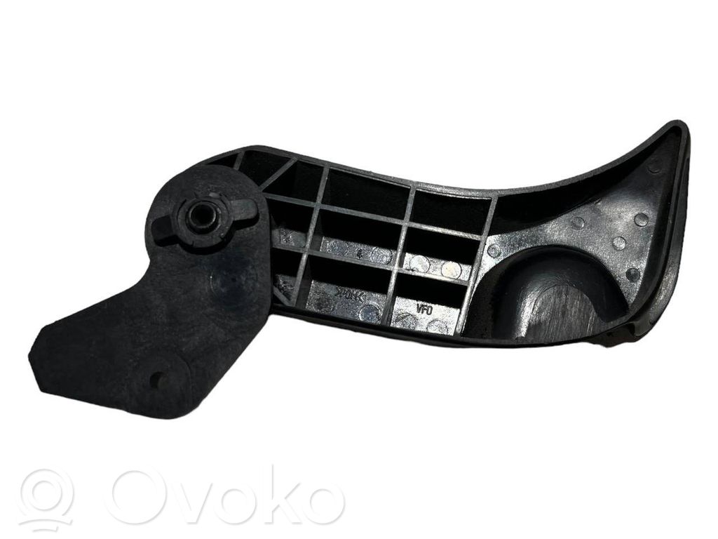 Dzinēja pārsega attaisīšanas rokturītis