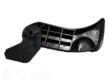 Dzinēja pārsega attaisīšanas rokturītis