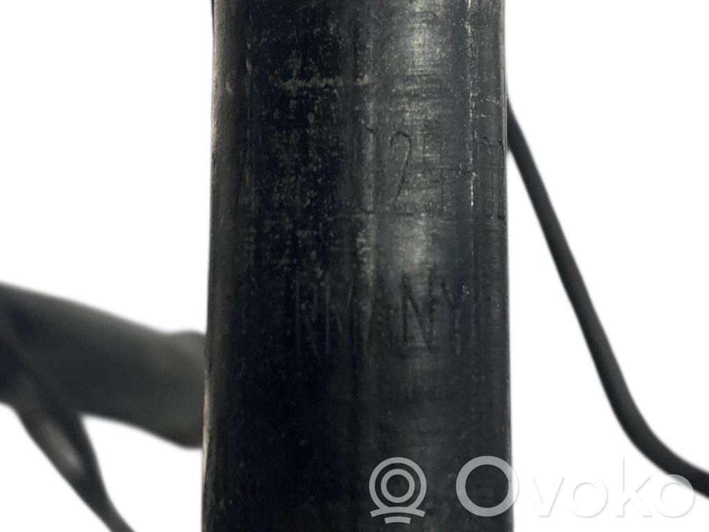 Stūres pastiprinātāja šļūtene (-es) / caurulīte (-es)