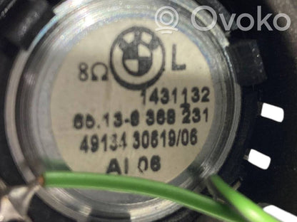 Augsto frekvenču skaļrunis (-i) priekšējās durvīs