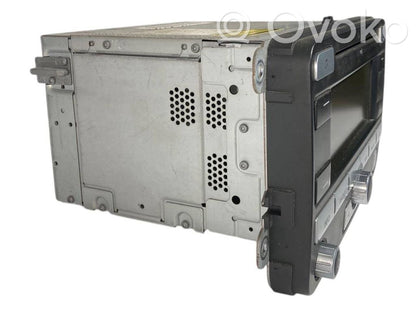 Radio / CD/DVD atskaņotājs / navigācija