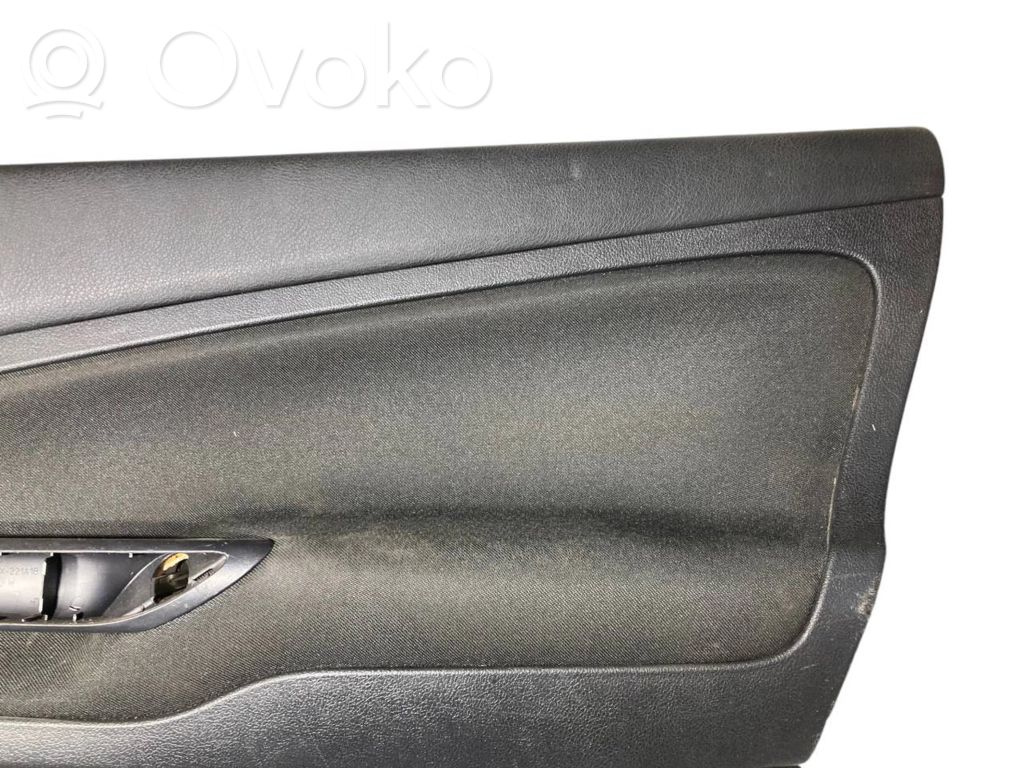 Apšuvums aizmugurējām durvīm