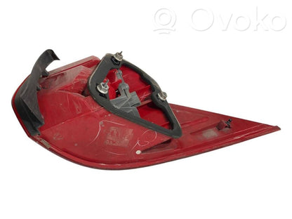 Aizmugurējais lukturis virsbūvē