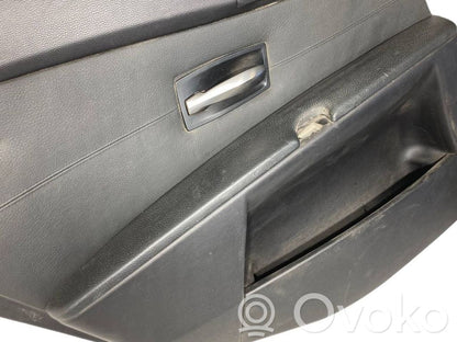 Apšuvums aizmugurējām durvīm