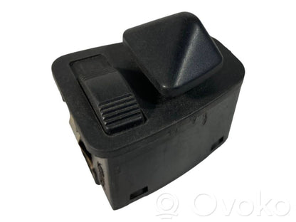 Sānu spoguļu slēdzis