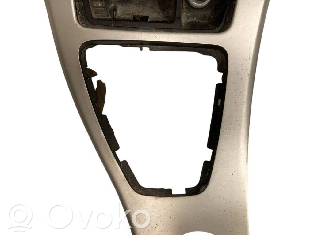 Декоративная накладка на рычаг переключения передач (пластик)