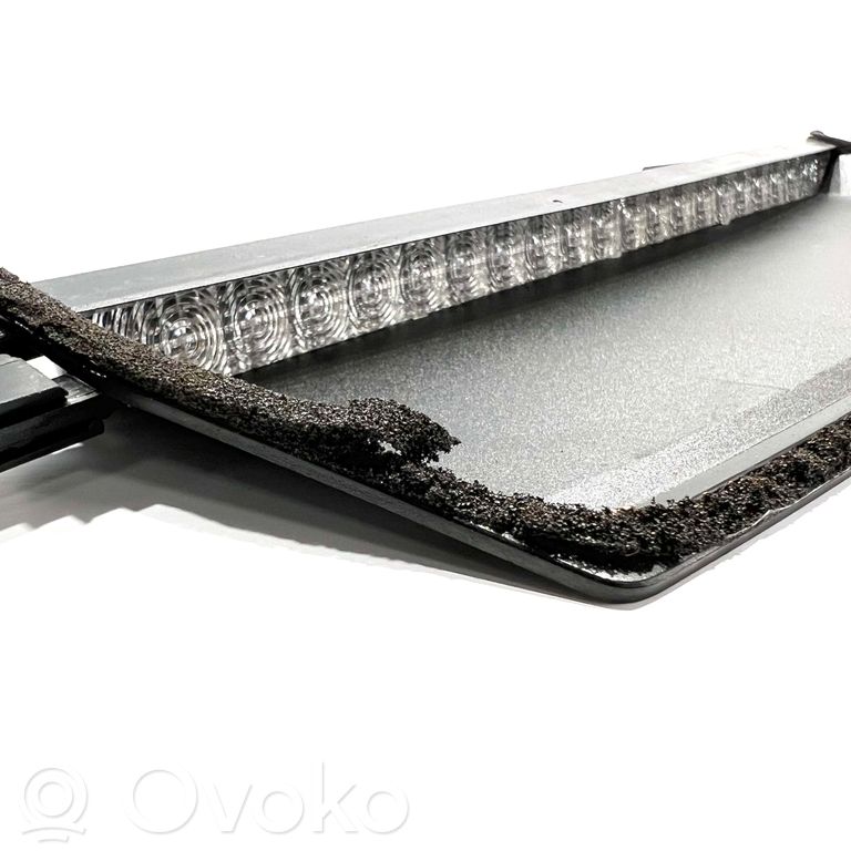 Papildu bremžu signāla lukturis