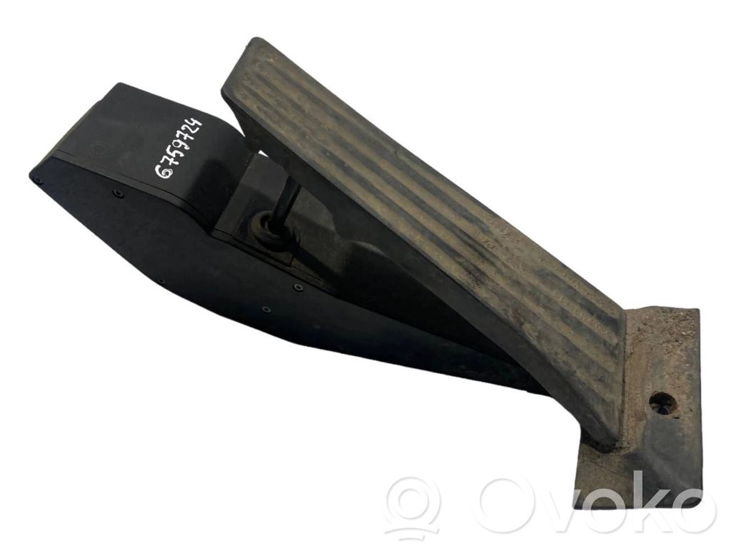 Педаль акселератора