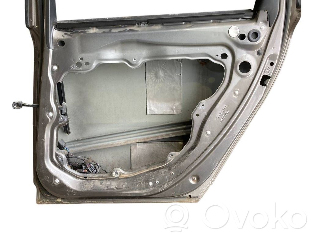 Aizmugurējās durvis