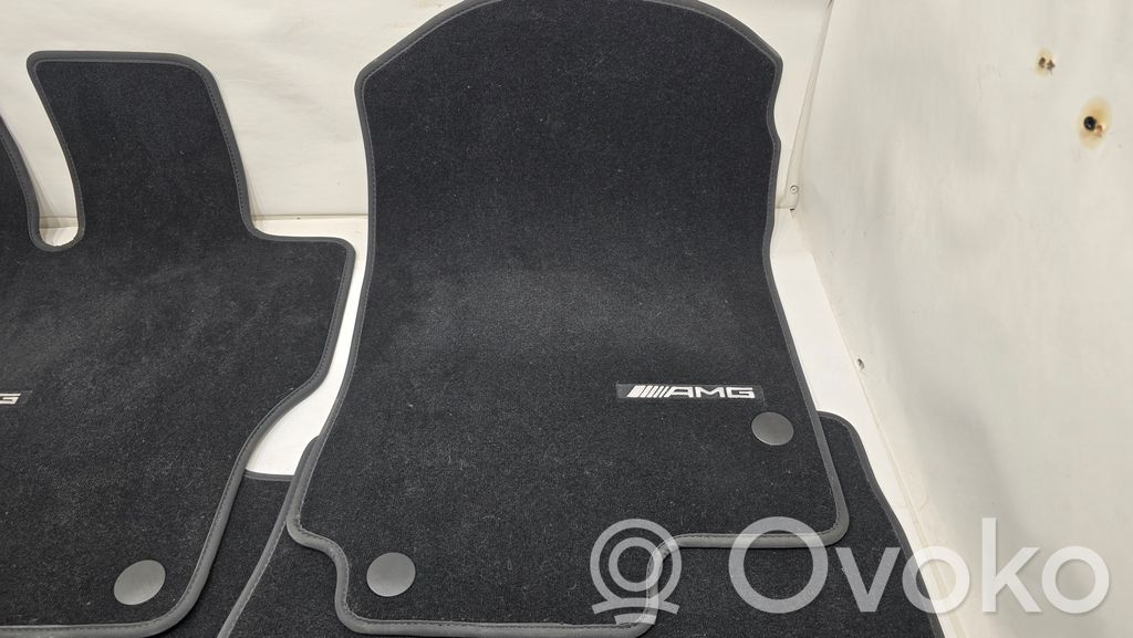 Automašīnu paklāju komplekts