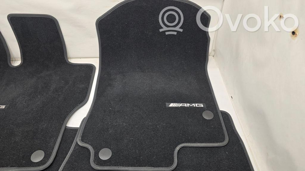 Automašīnu paklāju komplekts