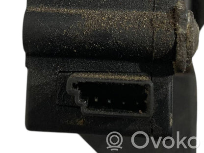 Aizmugurējā pārsega slēdzene