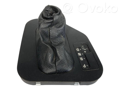 Ātrumu pārslēgšanas sviras dekoratīvā apdare (plastmasas)