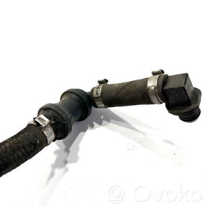 Caurulīte (-es) / šļūtene (-es)