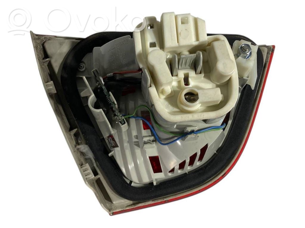 Aizmugurējais lukturis pārsegā