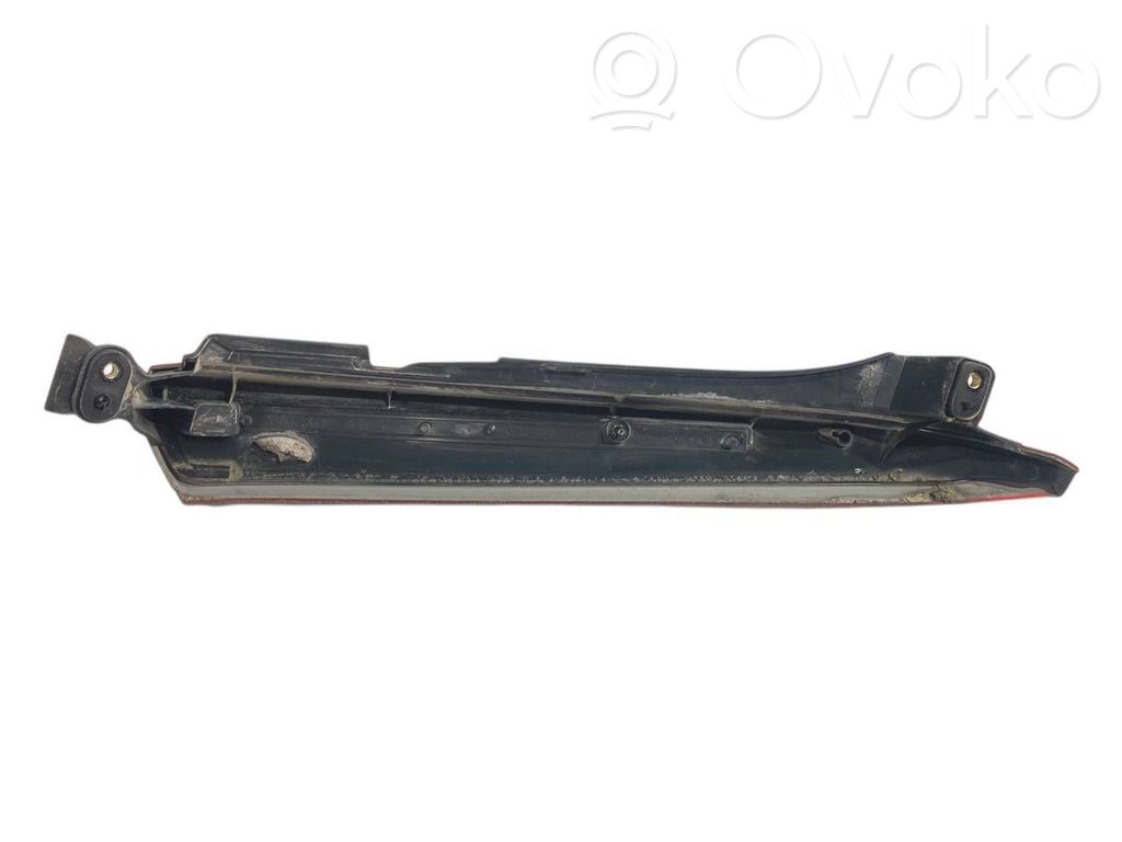 Aizmugurējais lukturis virsbūvē