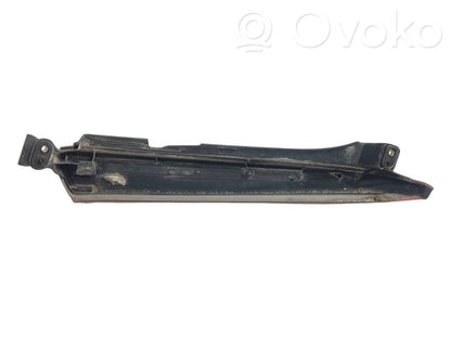 Aizmugurējais lukturis virsbūvē