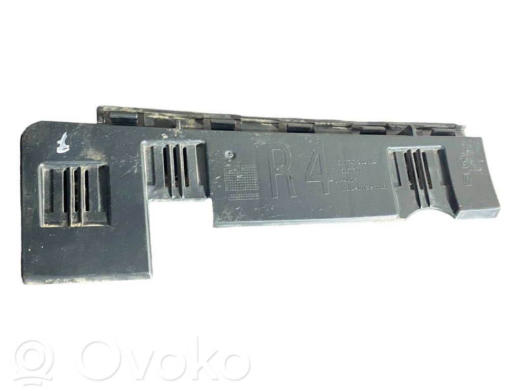 Rear bumper mounting bracket