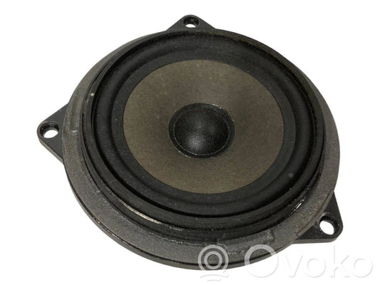 Speaker(s) in front door