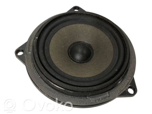 Skaļrunis (-i) priekšējās durvīs