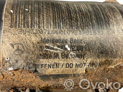 Priekšpusē amortizators ar atsperi