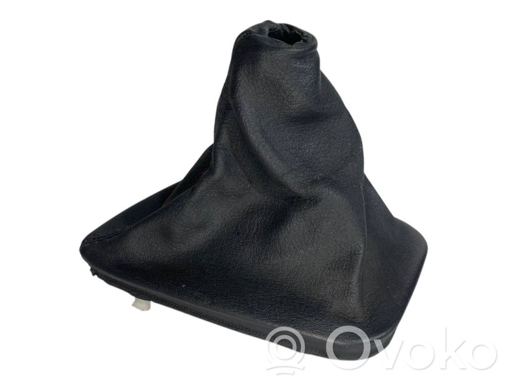 Ātrumu pārslēgšanas sviras dekoratīvā apdare (āda, uzgalis)