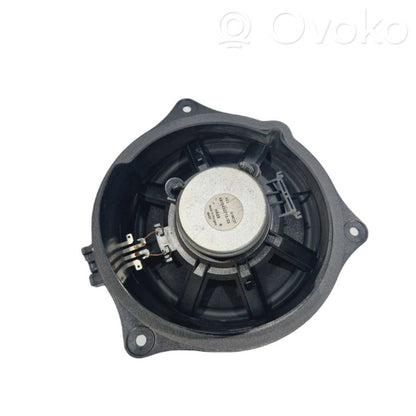 Skaļrunis (-i) priekšējās durvīs