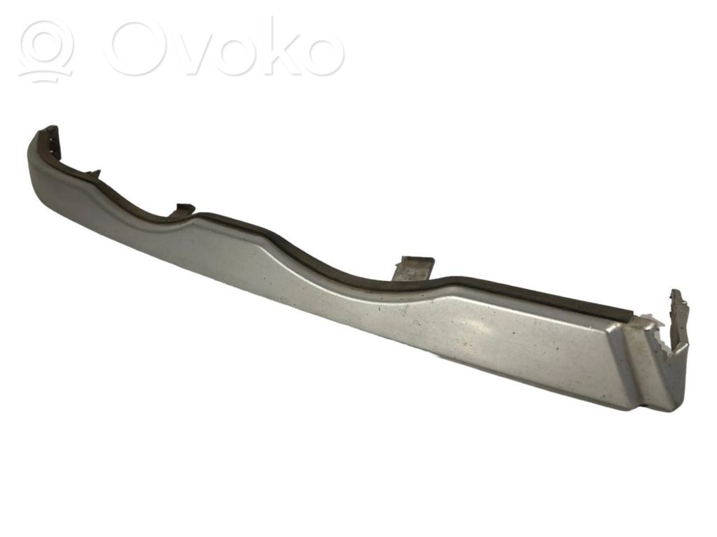 Priekšējā luktura dekoratīvā apdare