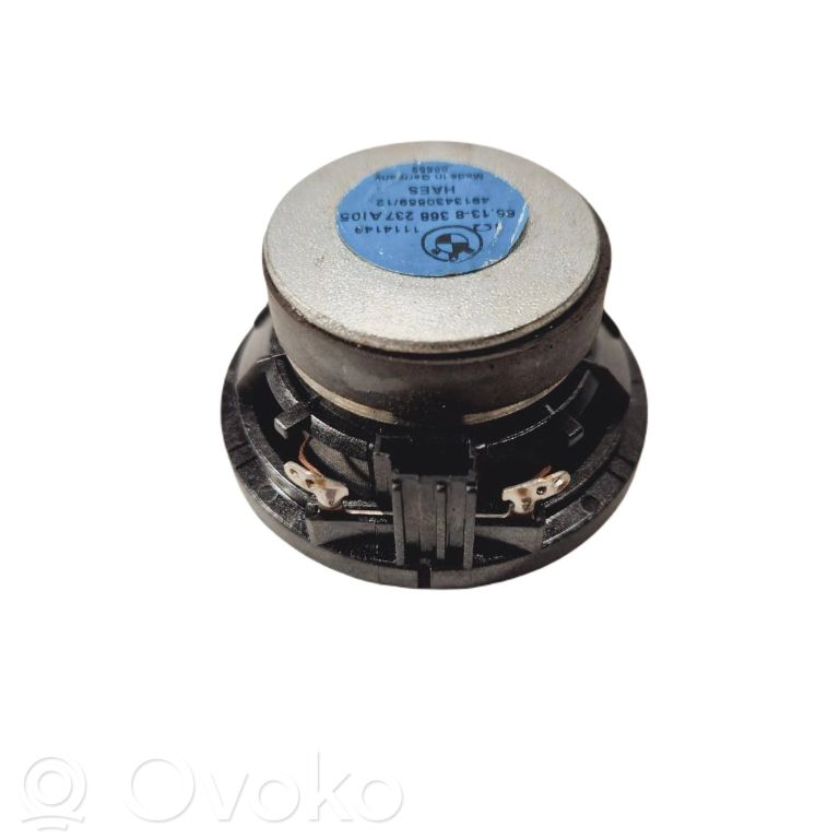 Skaļrunis (-i) priekšējās durvīs