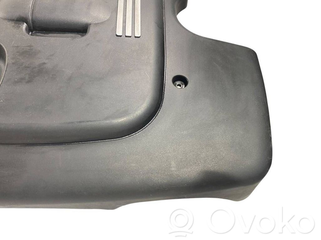 Dzinēja pārsegs (dekoratīva apdare)