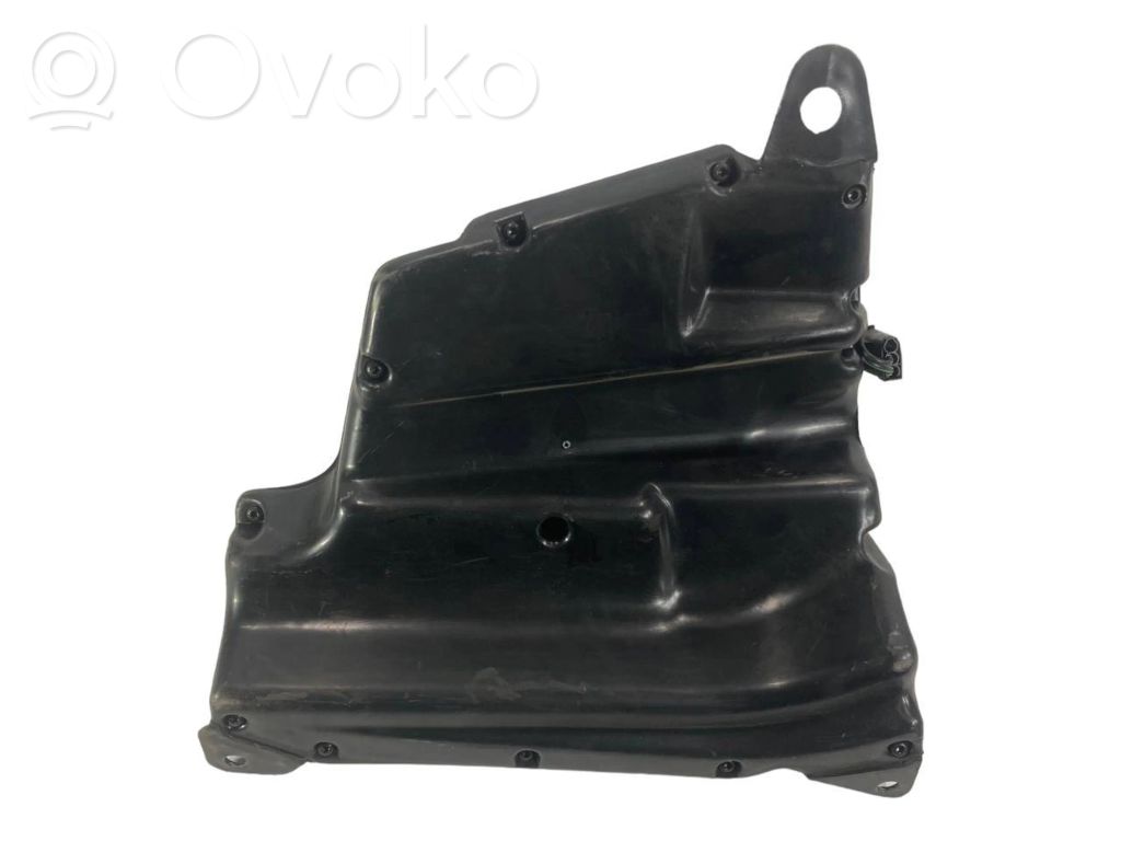 Skaļrunis (-i) aizmugurējā palodzē