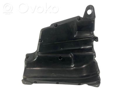 Skaļrunis (-i) aizmugurējā palodzē