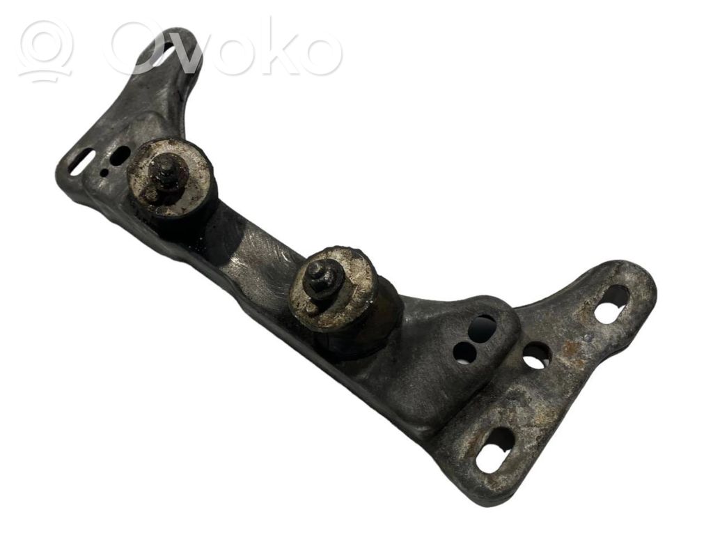 Transmission mounting bracket