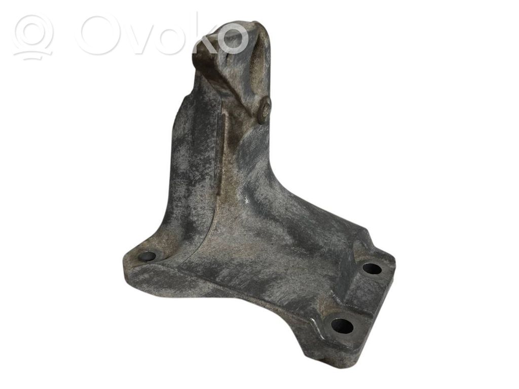 Engine mounting bracket