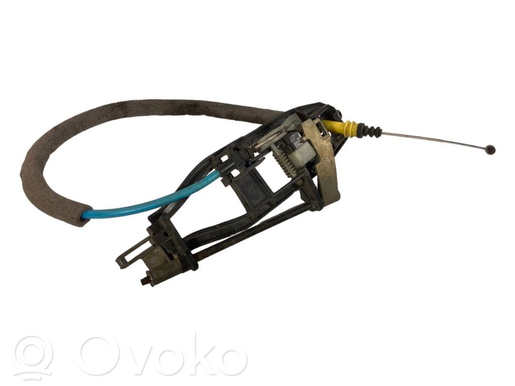 Priekšpusē turētājs / kronšteins ārējam atvēršanas rokturim