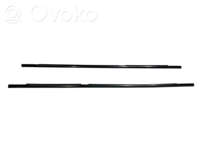 Priekšpusē durvju stikla apdare