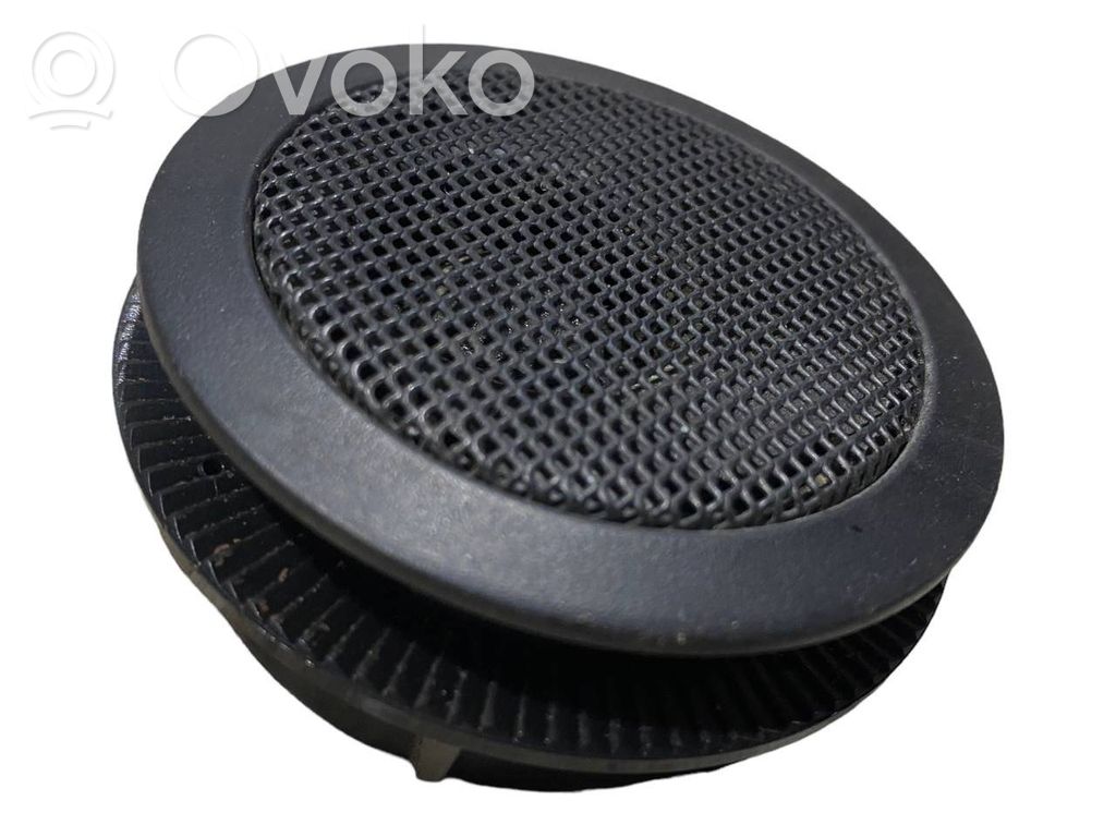 Augsto frekvenču skaļrunis (-i) priekšējās durvīs