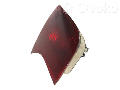 Aizmugurējais lukturis pārsegā