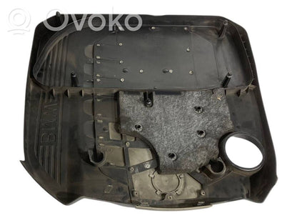 Dzinēja pārsegs (dekoratīva apdare)