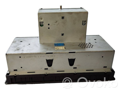 Radio / CD/DVD atskaņotājs / navigācija