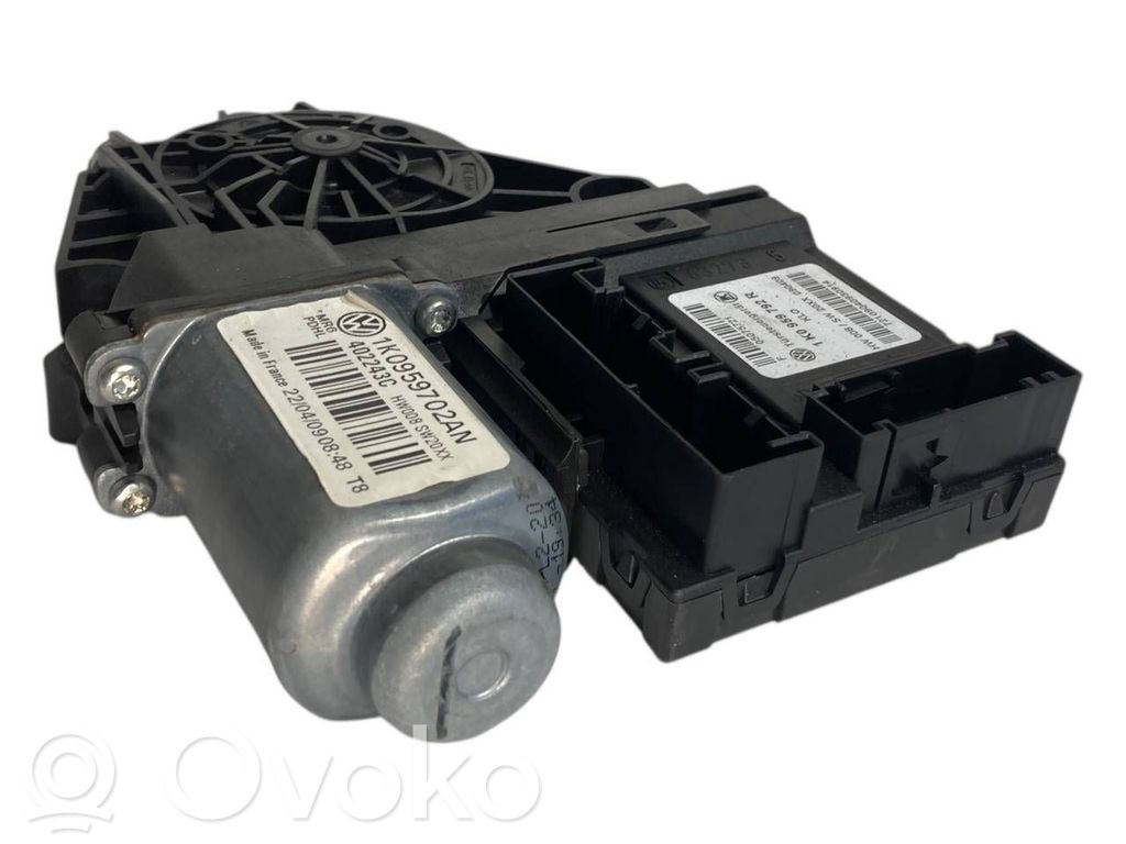 Priekšpusē loga pacēlāja motoriņš