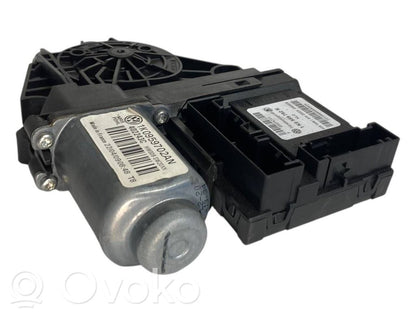 Priekšpusē loga pacēlāja motoriņš