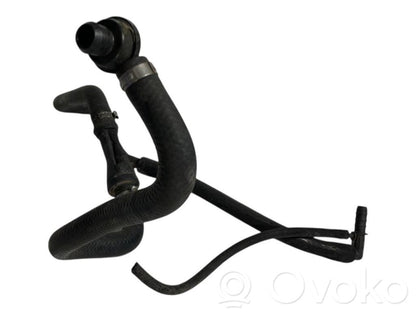 Caurulīte (-es) / šļūtene (-es)