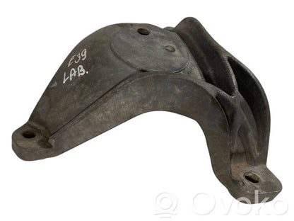 Engine mounting bracket