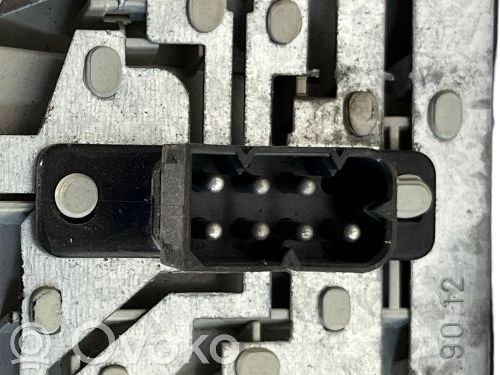 Aizmugurējais lukturis virsbūvē